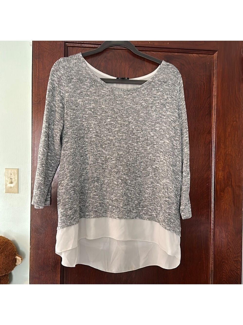 THE Limited women’s 3/4 sleeve top; size large